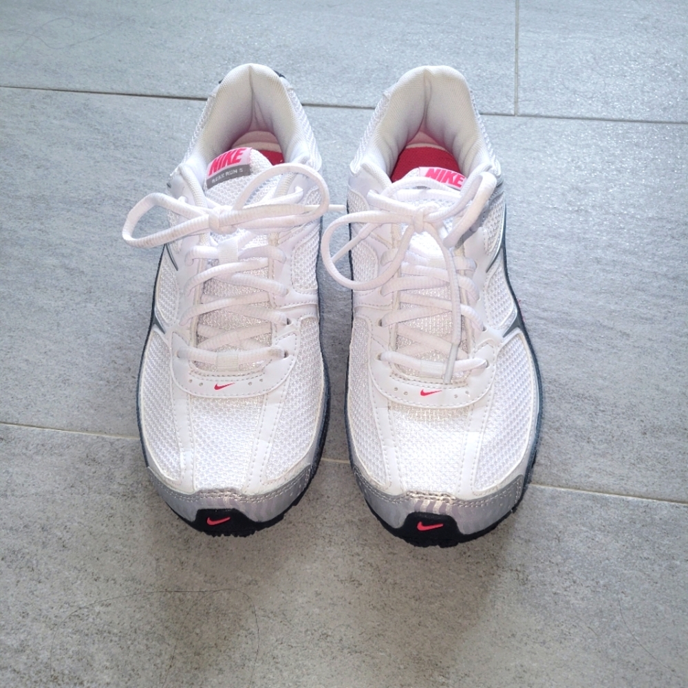 Nike Reax Run 5 Women's Size 7.5 White Silver Running Training Shoes 407987-116